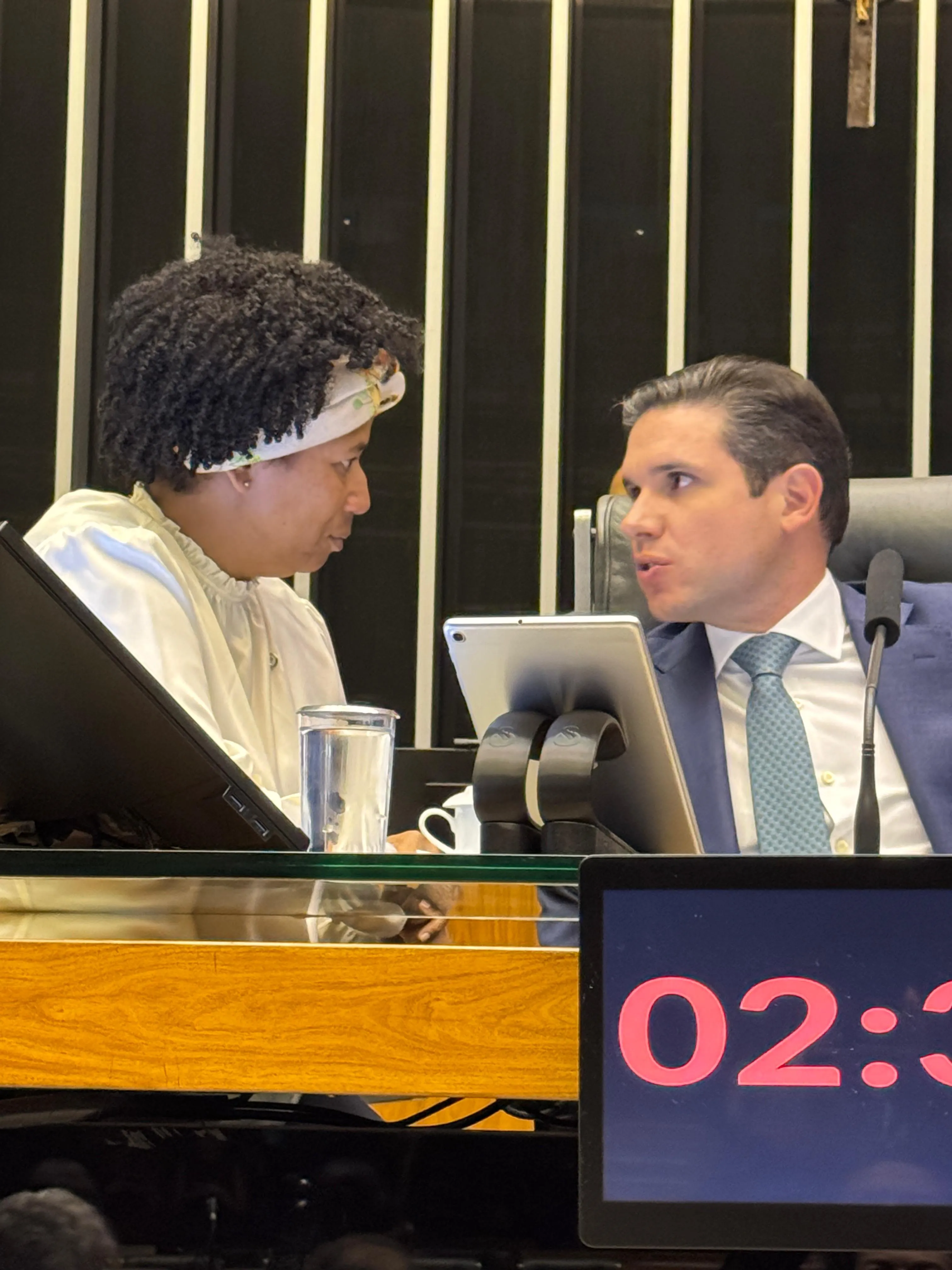 DIREITOS TRAVADOS - Deputada Sílvia Cristina volta a cobrar urgência na votação da PEC 47 da transposição

 

